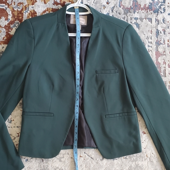 Cropped Green Blazer - Picture 5 of 6